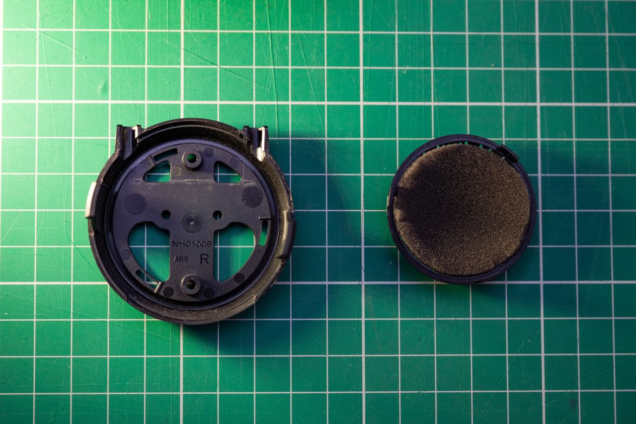 Akg k7xx right parts bottom