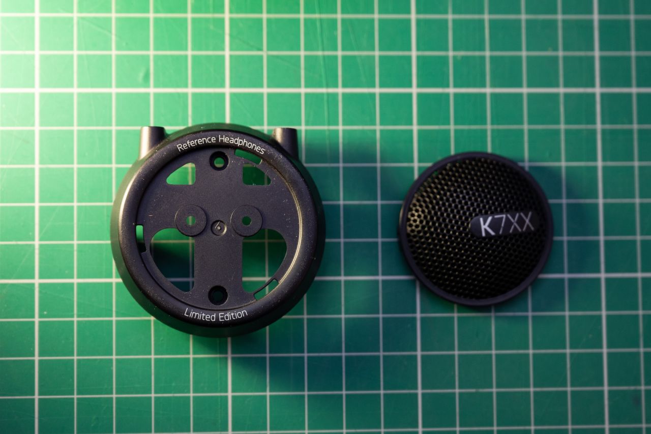 Akg k7xx right parts top